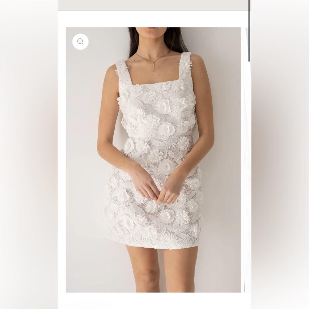Elegant White Floral Lace Mini Dress